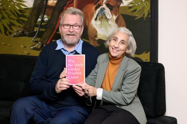 Das Sachbuch des Autorenpaars Prof. Dr. Georg Juckel und Prof. Dr. Paraskevi Mavrogiorgou ist passend zur Advents- und Weihnachtszeit herausgekommen.<br>Foto: LWL/Urban
