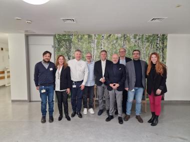 Panagiotis Rousis (Oberarzt), Maria Provatidou-Pohlkötter (Psychologin), Dr. Ulrich Bodensieck (Chefarzt), Ingo Frigge (pflegerische Stationsleitung), Kai Schröder (Pflegedirektor), Dimitrios Vartzopoulos (griechischer Vize-Gesundheitsminister), Prof. Jens Bothe (kaufmännischer Direktor), Alexandros Argyropoulos (Oberarzt), Asimoula Gkoulioumi (Kreativtherapeutin).<br>Foto: LWL