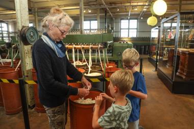 &quot;Wir drehen und spinnen Fäden&quot; heißt es am Samstag (6.1.) im Textilwerk.&lt;br&gt;Foto: LWL / Betz 