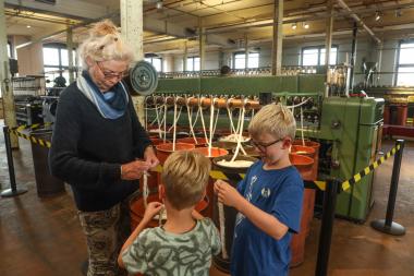 Mitmachwerkstatt für Familien in der Spinnerei.<br>Foto: LWL / Betz