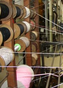 Die Häkelmaschine "Hänsel" ist am Samstag in der Spinnerei des Textilwerks im Einsatz.<br>Foto: LWL 
