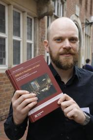 Auf rund 750 Seiten beinhaltet der Sammelband, den Dr. Felix Gräfenberg herausgegeben hat, 52 Biografien von Zeitgenoss:innen der Revolution.<br>Foto: LWL/Beyer