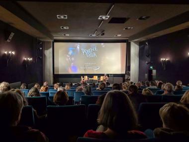Die erste Veranstaltung der Reihe "Psyche und Film" im Januar im Bambi-Filmkunstkino war sehr gut besucht. Gezeigt wurde "The Father".<br>Bild: LWL/Sallermann