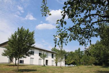 Die gärtnerische Gestaltung um den neuen Pavillon  auf der Obstbaumwiese sowie die Pflasterung eines seniorengerechten Weges dorthin werden die Klinikgärtner im Frühjahr übernehmen.<br>Foto: LWL/Westerkamp