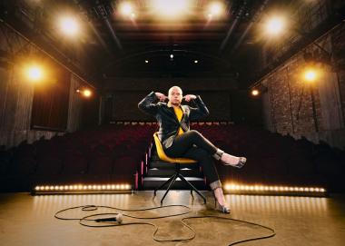 Der taube Comedian Okan Seese ist am 14.3. zu Gast im LWL-Museum für Archäologie und Kultur in Herne.<br>Foto: Jean Ferry