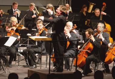 Die Rhein-Ruhr Philharmonie mit Dirigent Ingo Ernst Reihl ist am 27. April zu Gast im LWL-Museum Henrichshütte.<br>Foto: LWL