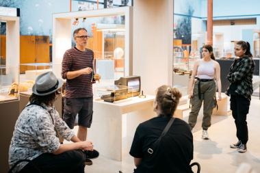 Bei einer Führung durch die Sonderausstellung &quot;Modern Times&quot; geht es 200 Jahre zurück in die Vergangenheit.&lt;br&gt;Foto: LWL/ Sadrowski 