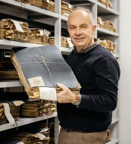 Wissenschaftler Dr. Bernd Tenbergen gibt in seinem Vortrag Einblicke in die Pflanzensammlung des LWL-Museums für Naturkunde.&lt;br&gt;Foto: LWL/Steinweg 