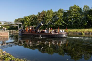 Am Oberwasser startet der historische Dampfer "Cerberus" zu kostenlosen Kanalrundfahrten.<br>Foto: LWL/Harms