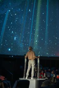 Im LWL-Planetarium gehen &quot;Freuynde + Gaesdte&quot; mit dem Publikum auf einen kosmischen Trip. &lt;br&gt;Foto: LWL/Steinweg 