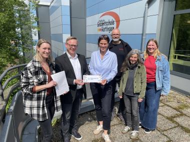 Freuen sich über die neue Bildungspartnerschaft: Birga Günzel (v.l.), Julian Güting, Sylvia Bachmann, Lars Friedrich, Birgit Ehses, Juli Oster&lt;br&gt;Foto: LWL 