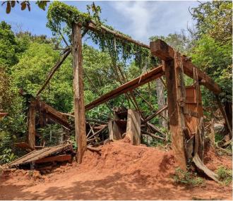 Ruine eines Gebäudes in Nueva Germania, Paraguay.<br>Foto: Attila Dézsi