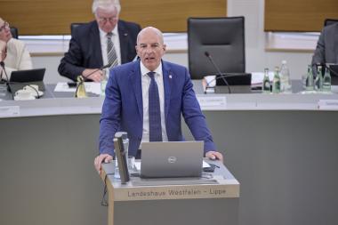 Dr. Georg Lunemann, der Direktor des LWL, bei der LWL-Landschaftsversammlung am Donnerstag (16.5) in Münster.<br>Foto: LWL/Nikolaus Urban