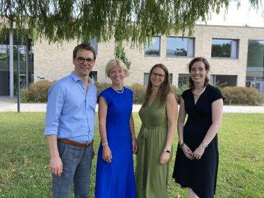 (v.l.) Prof. Dr. Martin Holtmann (Ärztlicher Direktor LWL-Universitätsklinik Hamm), Prof. Dr. Eva-Lotta Brakemeier (Universität Greifswald), Prof. Dr. Tanja Legenbauer (Leiterin der Forschungsabteilung und Testdiagnostik LWL-Universitätsklinik Hamm) und Prof. Dr. Julia Asbrand (Universität Jena).&lt;br&gt;Foto: LWL/Suilmann 