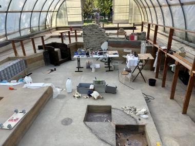 Frisch renoviert und mit neuen Funden ist das Grabungscamp ab sofort wieder im LWL-MAK zu erleben.&lt;br&gt;Foto: LWL/ M. Lagers 