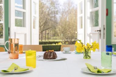 Gemütliche Kaffeetafel im Herrenhaus der Glashütte Gernheim.<br>Foto: LWL / Philipp Harms