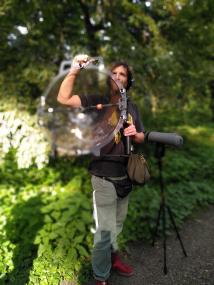 Mit den LWL-Kulturstipendien sollen Kunstschaffende Freiräume erhalten, um sich im Jubiläumsjahr "1250 Jahre Westfalen" mit der Region auseinanderzusetzen und sich künstlerisch weiterzuentwickeln.<br>Foto: Hörspaziergang beim Tonwelten-Festival 2023 © Tonwelten-Festival / Nils Mosh