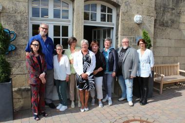 In den Ruhestand wurden von Leiterin Andrea Engelmann (v.l.) verabschiedet: Lorenz Emmerich, Ingrid Otto, Claudia Jesper, Ursula Pereira Bernardes, Antonia Lachenit, Marion Schemm und die Personalräte Georg Bartoldus und Andrea Sieren.<br>Bild: LWL/Julia Hollwedel