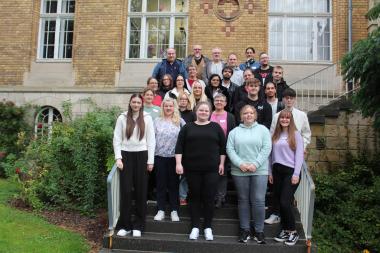 Gruppenfoto mit dem Kollegium der LWL-Pflegeschule Marsberg.<br>Bild: LWL
