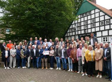Die Leitungen der 91 Jugendämter aus Westfalen-Lippe sowie Kollegen und Kolleginnen aus dem LWL-Landesjugendamt Westfalen haben sich in Vlotho über aktuelle Herausforderungen für die Kinder- und Jugendhilfe ausgetauscht.<br>Foto: LWL