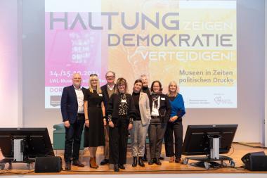 v.l.: Dr. Guido Kohlenbach, Leiter Fachbereich Regionale Kulturarbeit beim LVR; Dr. Barbara Rüschoff-Parzinger, LWL-Kulturdezernentin; Olaf Zimmermann, Geschäftsführer Deutscher Kulturrat; Dr. Doreen Mölders, Vorsitzende Museumsverband Nordrhein-Westfalen; Prof. Dr. Patricia Rahemipour, Direktorin Institut für Museumsforschung; Prof. Dr. Joachim Baur, Vorstand ICOM Deutschland; Dr. Patricia Sternfeld, Präsidentin ICOM Deutschland; Sylvia Willkomm, Geschäftsführerin Deutscher Museumsbund.<br>Foto