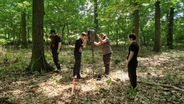 Mit Rammkernbohrungen wurden die Pingen und ihr Umfeld untersucht. So gelang eine detaillierte Kartierung, wo das Flöz an der Oberfläche verläuft.<br>Foto: Deutsches Bergbau-Museum Bochum/Jennifer Garner