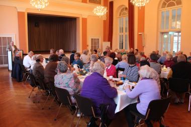 Im Festsaal der Marsberger LWL-Einrichtungen haben sich jetzt ehemalige Mitarbeitende getroffen.<br>Foto: LWL/Hollwedel