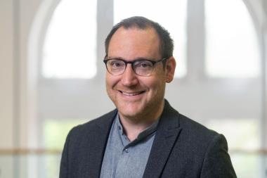 Dr. Jakov Gather ist Psychiater und Medizinethiker und leitet die BMBF-Forschungsgruppe SALUS am LWL-Universitätsklinikum Bochum sowie am Institut für Medizinische Ethik und Geschichte der Medizin der Ruhr-Universität Bochum.<br>Bildnachweis: LWL/Dietmar Wäsche