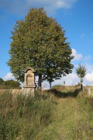 Der Bildstock an der zweiten Station mit Lindenbaum im September 2020.<br>Foto: LWL/Heuter