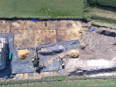 Blick auf hochmittelalterliche Hausgrundrisse.<br>Foto: Archäologie am Hellweg eG/A. de Wall