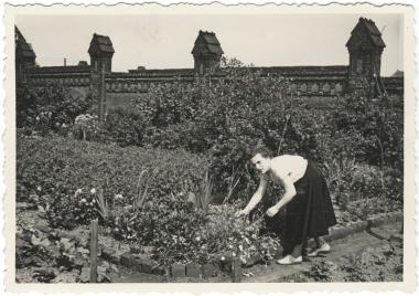 Die Arbeit im Gemüsegarten hinter dem Zechenhaus war vielfach Frauensache.<br>Foto: LWL 