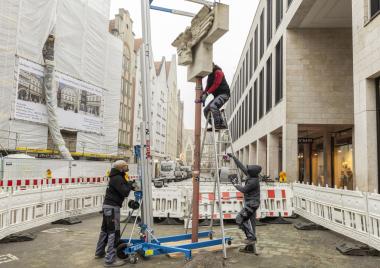 Das Skulptur Projekt "Unsettling the Fragments (Eagle)" von Martha Rosler wird vorrübergehend abgebaut.<br>Foto: LWL / Hanna Neander
