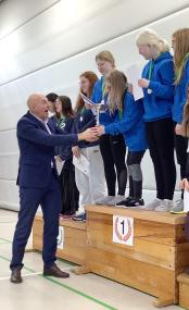 Dr. Georg Lunemann, der Direktor des LWL, zeichnete am zweiten Turniertag die besten Teams aus.<br>Foto: LWL