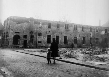 Kriegsbeschädigtes Oberservantenkloster, Bergstraße 29, Münster-Altstadt, um 1945.<br>Foto: LWL/Julius Gaertner 