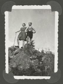 Renate Brockpähler mit ihrem Bruder Wolfgang während ihres Urlaubes im Jahr 1944 im Riesengebirge.<br>Foto: LWL