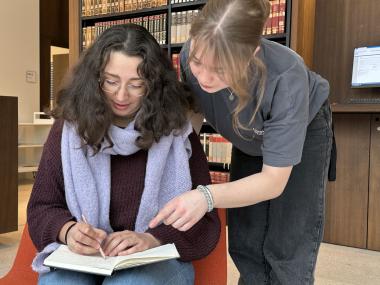 An vier Samstagen vom 28.2. bis zum 21.3. verfassen Teilnehmer:innen eigene kreative Texte im LWL-Museum für Kunst und Kultur.<br>Foto: LWL