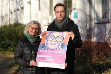 Laden ein zur Ausstellungseröffnug: Angela Droste, LWL-Referat für Chancengleichheit der LWL-Kliniken Gütersloh & Paderborn, sowie Christian Dresmann, Presse- und Öffentlichkeitsarbeit LWL-Kliniken Gütersloh & Paderborn.<br>Bild: LWL/Sallermann