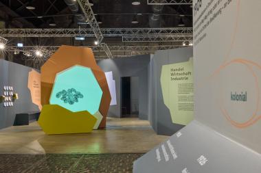 Unter anderem eine DGS-Führung durch die Sonderausstellung "Das ist kolonial." mit anschließendem Workshop steht auf der Zeche Zollern am Wochenende auf dem Programm.<br>Foto: LWL/ Philipp Harms