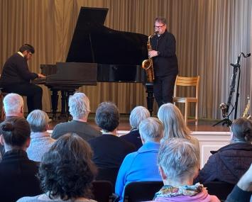 Humorvoll führten Marcel Eliasch (rechts im Bild) und Ulrich Lettermann durch den Abend.<br>Foto: LWL / Björn Kölber