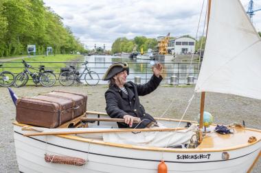 Kapitän Klabauter-Jan mit seinem alten Haifischkutter hat jede Menge &quot;Tüddelgeschichten&quot; an Bord.&lt;br&gt;Foto: LWL / Frauke Kreutzmann 