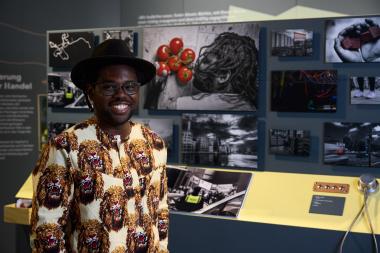 Anlässlich des Internationalen Museumstags findet in der Ausstellung &quot;Das ist kolonial.&quot; ein Poetry Talk mit dem Künstler Emeka Bob-Anyeji statt.&lt;br&gt;Foto: LWL/ Philipp Harms 