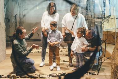Die Führung &quot;gesucht. gefunden. ausgegraben.&quot; nimmt mehrmals im Monat Besuchende mit durch die Dauerausstellung des Museums.&lt;br&gt;Foto: LWL/C. Kniel 