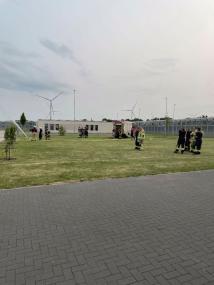 Die Freiwillige Feuerwehr Dreierwalde kam am vergangenen Dienstagabend mit 28 Einsatzkräften und zwei Löschzügen durch die Sicherheitsschleuse der hochgesicherten Maßregelvollzugsklinik des Landschaftsverbands Westfalen-Lippe (LWL).&lt;br&gt;Foto: LWL/Werner Günther 