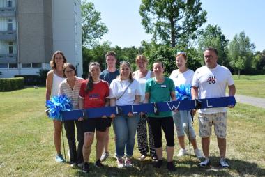Das Organisationsteam des Sportfestes; v. l.: Britta Friis, Christiane Tilly, Maira Jäger, Lars Brockmann, Theresa Luttermann, Annette Knust, Mona van Ekeris, Dagmar Diers, Murat Sakar&lt;br&gt;Foto: LWL/Franziska Holzfuß 