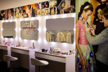 Im Rahmen der Ausstellung &quot;Behind Beauty&quot; bietet das Berufskolleg Bocholt-West Einblicke in das Friseurhandwerk.&lt;br&gt;Foto: LWL / Julia Gehrmann 