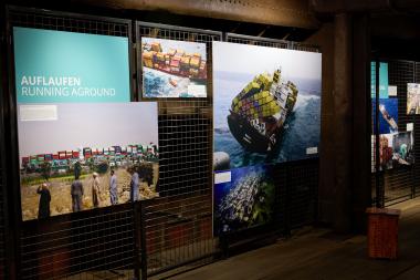 Blick in die Ausstellung im Rumpf des Schiffs "Ostara".<br>Foto: LWL / Julia Gehrmann
