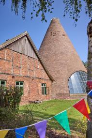 Rund um den Glasturm wartet jede Menge Programm auf die Gäste des Gernheimer Museumsfestes.&lt;br&gt;Foto: LWL / Peter Hübbe 