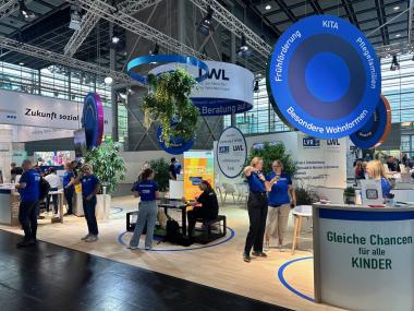  Auf der Rehacare waren der LWL und der LVR mit einem gemeinsamen Stand vertreten.<br>Foto: LWL / Frederic Heinze