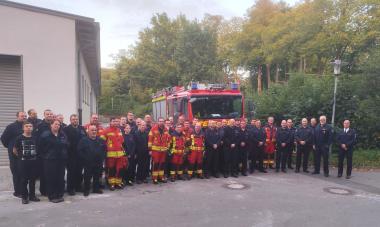 Die Kameradinnen und Kameraden der Feuerwehr Lengerich besichtigten die Räume des Neubaus der LWL-Klinik Lengerich.<br>Foto: LWL / Gerd Kötterheinrich
