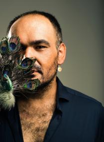 Der Autor und Verleger Dincer Gücyeter.<br>Foto: Palagrafie